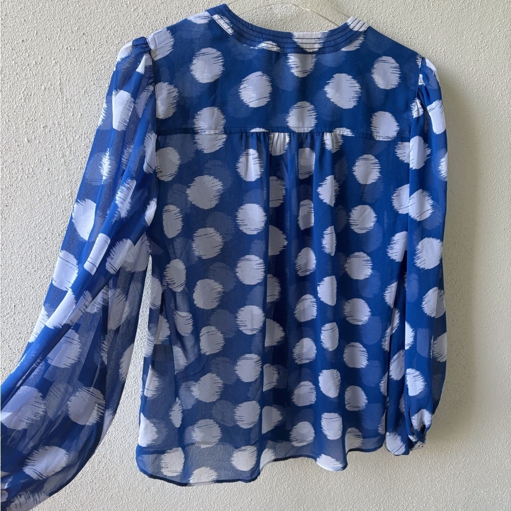 Chico’s Ikat Dot Blouse Size 8 Long Sleeve Semi Sheer Office Career Quiet Luxury - Picture 5 of 15